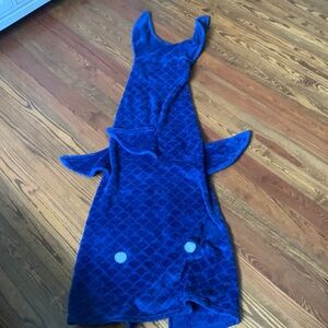 Shark fin blanket to put your feet in
